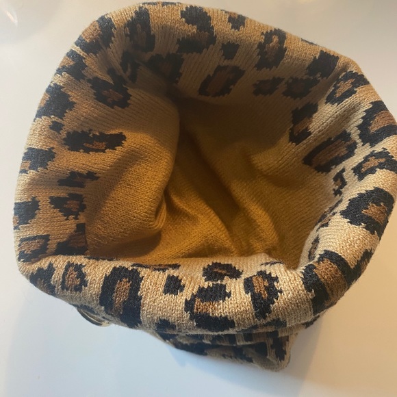 SOLD.                        GG KOREAN Y2K BLING BLING LEOPARD BEANIE - Picture 5 of 8